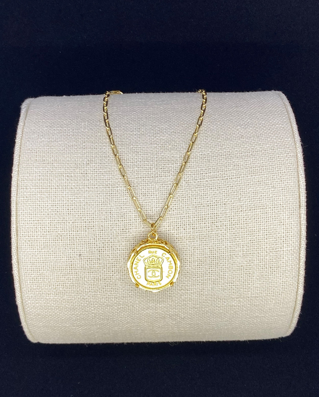 Gold Coco Chanel CC Crown 18 Gold Paper Clip Chain - Lueur
