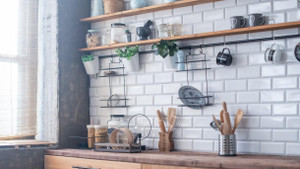 5 Quick Tips for Open Kitchen Shelves