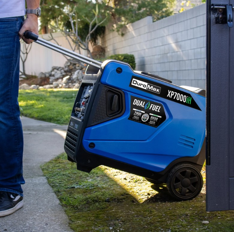 DuroMax XP7000iH 7,000 Watt Dual Fuel Portable Generator | Nationwide  Generators