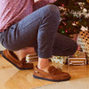 ISOTONER MEN'S MICROSUEDE MOCCASIN SLIPPER WITH WHIPSTITCH - MEN 9.5-10.5 BROWN