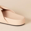 AMAZON ESSENTIALS WOMEN'S TWIST SLIDE SANDAL - SIZE: WOMEN 8 - LIGHT BEIGE New