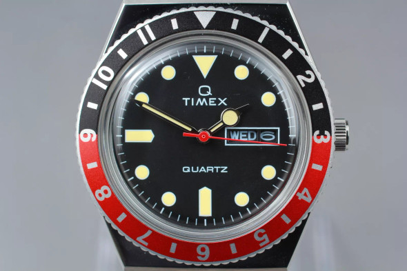 TIMEX Q REISSUE 38MM STAINLESS STEEL BRACELET WATCH - BLACK/RED