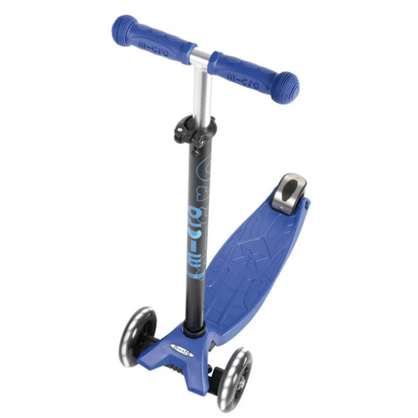 MICRO KICKBOARD MAXI KICK SCOOTER WITH LED LIGHTS - BLUE MICRO KICKBOARD MAXI KICK SCOOTER WITH LED LIGHTS - BLUE