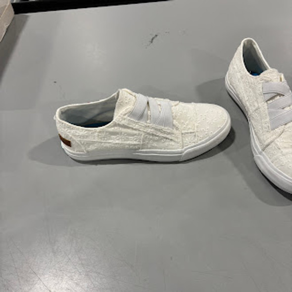 BLOWFISH MALIBU WOMEN'S MARLEY FASHION SNEAKER - 9 - WHITE FLOWERS DESIGN