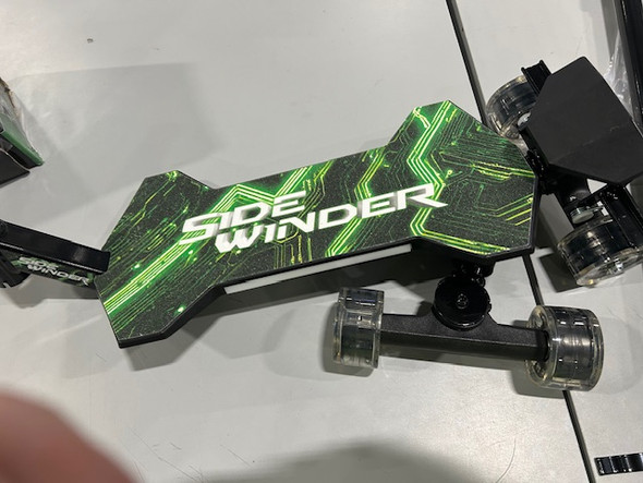 MELO SIDE WINDER LIGHT UP QUAD SCOOTER - GREEN