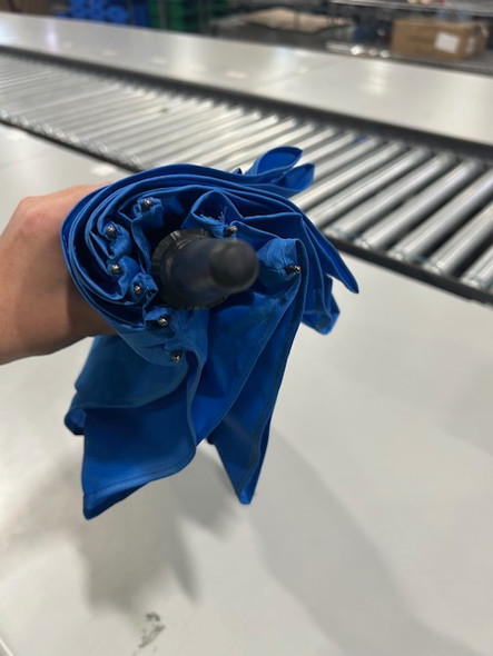 BETTER BRELLA REVERSE OPEN CLOSE WITH BUILT IN FLASHLIGHT - BLUE BETTER BRELLA REVERSE OPEN CLOSE WITH BUILT IN FLASHLIGHT - BLUE