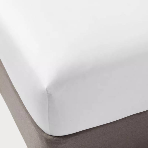 ROOM ESSENTIALS EASY CARE COTTON BLEND SATEEN FITTED SHEET, KING - WHITE