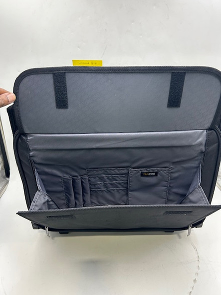 SOLO NEW YORK MORGAN ROLLING CATALOG CASE FITS DEVICES UP TO 15.6" - BLACK SOLO NEW YORK MORGAN ROLLING CATALOG CASE FITS DEVICES UP TO 15.6" - BLACK