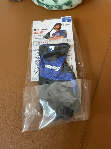 FRANKLIN NEW BATTING GLOVES BLACK YOUTH SMALL NEX SKINZ - SIZE: YOUTH S - BLUE New FRANKLIN NEW BATTING GLOVES BLACK YOUTH SMALL NEX SKINZ - SIZE: YOUTH S - BLUE New
