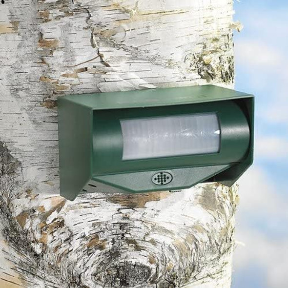 BELL+HOWELL MOTION ACTIVATED ULTRASONIC SOLAR POWERED ANIMAL REPELLER - GREEN BELL+HOWELL MOTION ACTIVATED ULTRASONIC SOLAR POWERED ANIMAL REPELLER - GREEN