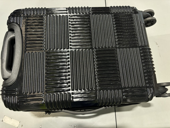 AMERICAN TOURISTER CHECKERED POLYCARBONATE CARRY ON SPINNER - BLACK/GRAY