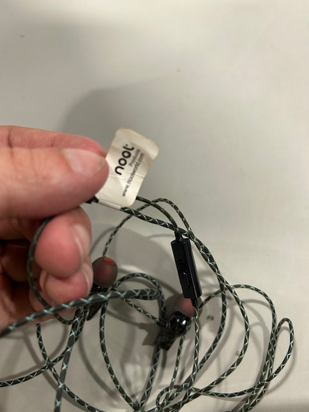 NOOL BLACK WIRE EARBUDS - BLACK