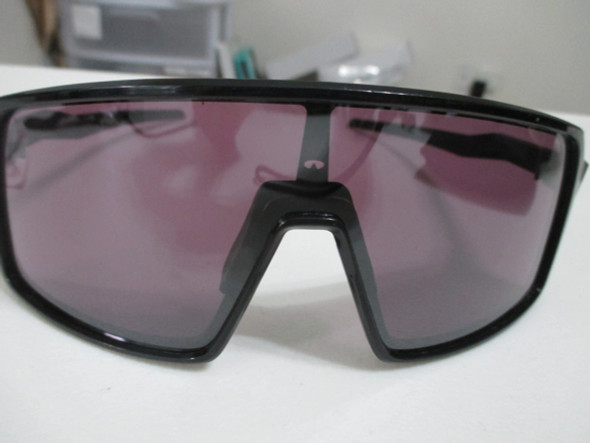 OAKLEY SUTRO MEN'S SHIELD SUNGLASSES ROSE PRIZM LENS, 137MM - BLACK