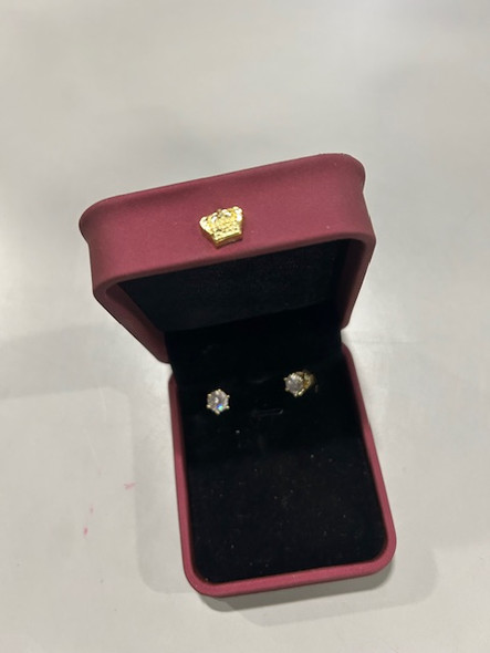 PATIKIL WHITE AND GOLD STUD EARRINGS - WHITE/GOLD