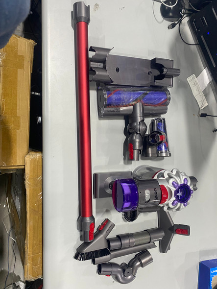 DYSON V8 EXTRA CORDLESS VACUUM CLEANER - RED