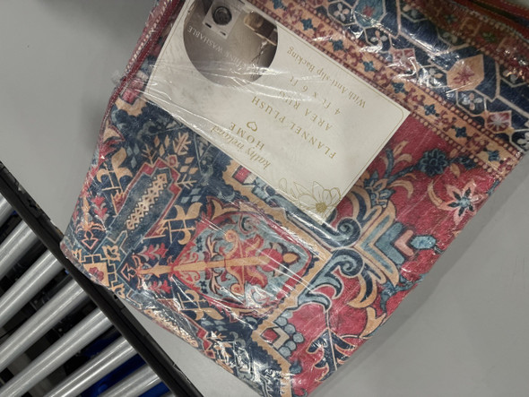 KATHY IRELAND FLANNEL PRINTED AREA RUG 4FT X 6FT, 100% POLESTER - VINTAGE RUBY