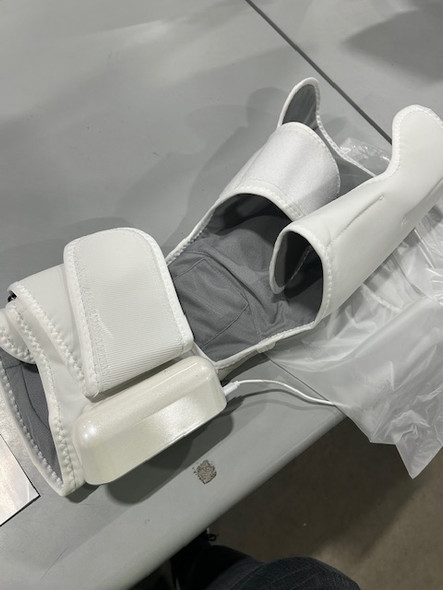 GENERIC KNEE AND LEG AND CALF MASSAGER KKLCM01W - WHITE