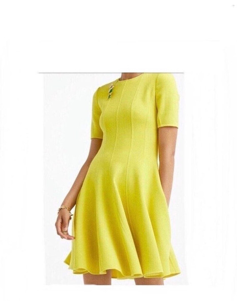 OSCAR DE LA RENTA SHORT SLEEVE FLARED PANEL DRESS CREPE SIZE 4 - LEMON YELLOW