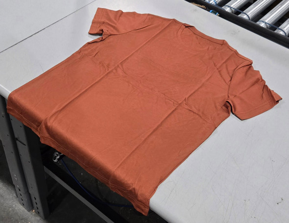 GENERIC UNI-SEX T-SHIRT - SIZE: MEN M WOMEN M - MUDDY RED