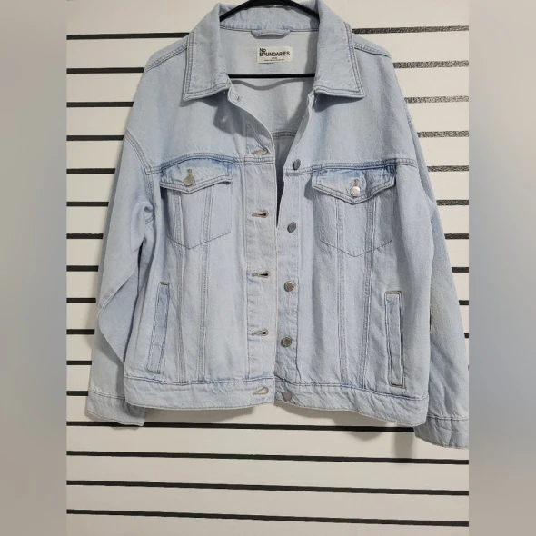 NO BOUNDARIES WOMEN OVERSIZED COTTON DENIM JACKET, SIZE M8-10 - DENIM New