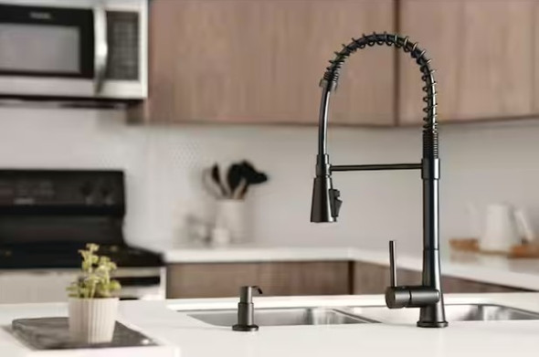 PEERLESS PRECEPT COMMERCIAL SINGLE-HANDLE PULL-DOWN SPRAYER FAUCET - MATTE BLACK New