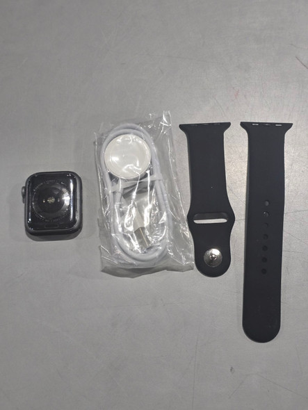 APPLE WATCH 4 NIKE (GPS) 40MM SPACE GRAY ALUMINUM CASE WITH BLACK SPORT BAND