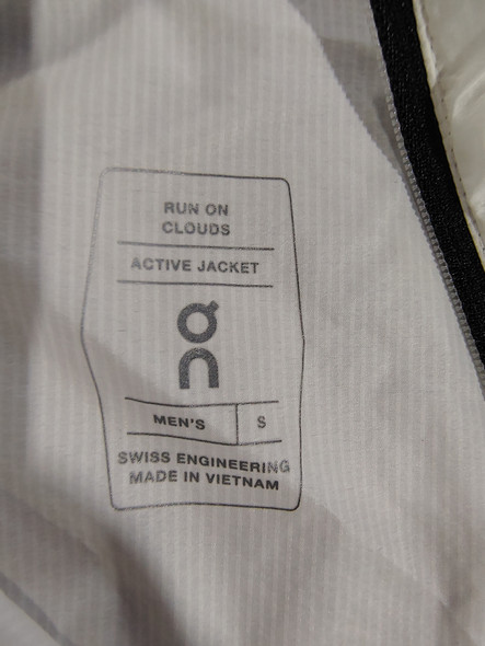 ON ACTIVE JACKET - SIZE: MEN S - UNDYED WHITE New