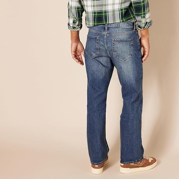 AMAZON ESSENTIALS MEN STRAIGHT-FIT STRETCH JEAN - SIZE: MEN 34X30 - MEDIUM WASH