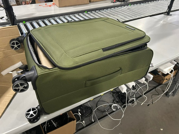 SAMSONITE SAIRE LTE SOFTSIDE EXPANDABLE LUGGAGE SPINNER MEDIUM - OLIVE GREEN