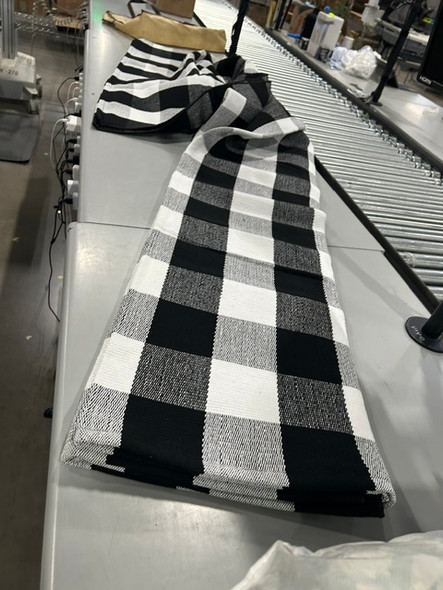 115" BY 94" BLACK AND WHITE CHECKERED TABLECLOTH - CHECKERED BLACK/WHITE