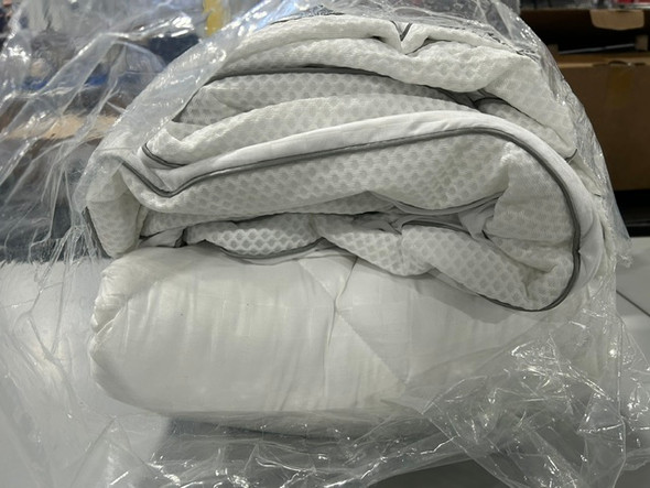 GENERIC WHITE QUEEN 60" BY 80" BY 18" MATTRESS TOPPER - WHITE