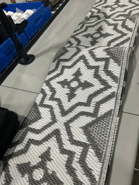 ALFOLO OUTDOOR RECTANGLE RUG 104" BY 70" - GREY,WHITE