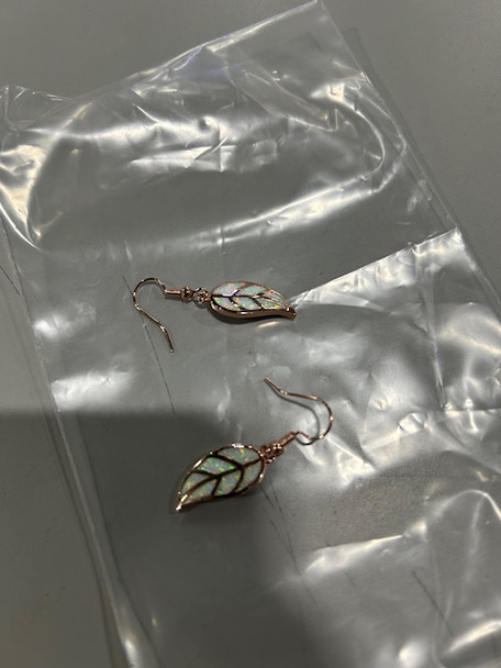 GENERIC GOLD AND WHITE LEAF EARRINGS - GOLD AND WHITE