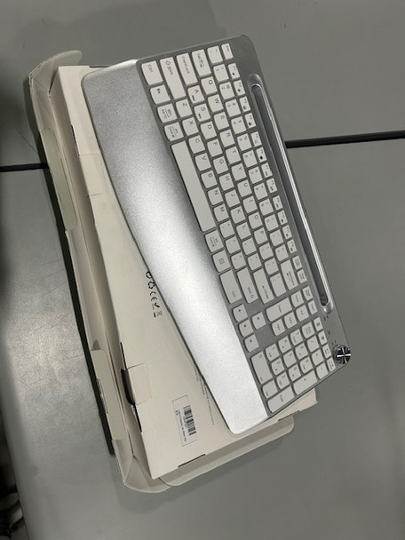 GAMCATZ WIRELESS KEYBOARD MOUSE FULL-SIZED ERGONOMIC KEYBOARD WRIST REST -WHITE GAMCATZ WIRELESS KEYBOARD MOUSE FULL-SIZED ERGONOMIC KEYBOARD WRIST REST -WHITE