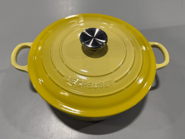 LE CREUSET ENAMELED CAST IRON SIGNATURE ROUND DUTCH OVEN LID, 3.5 QT - YELLOW