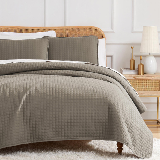 SOUTH SHORE FINE LIVING OVERSIZED QUILT KING SIZE BEDDING SET DARK TAUPE New