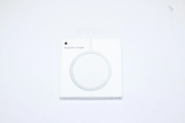 APPLE A2140 MAGSAFE IPHONE WIRELESS CHARGER FAST CHARGING MHXH3ZM/A TYPE C New