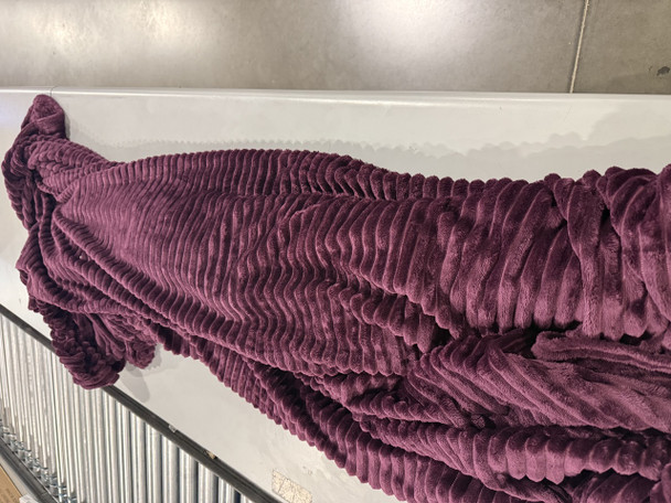 NOBLE HOME NOBLE HOUSE PLUM FLEECE BLANKET - PLUM PURPLE