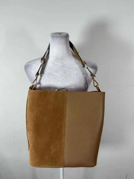 STUART WEITZMAN WOMEN’S LEATHER BUCKET BAG - BROWN