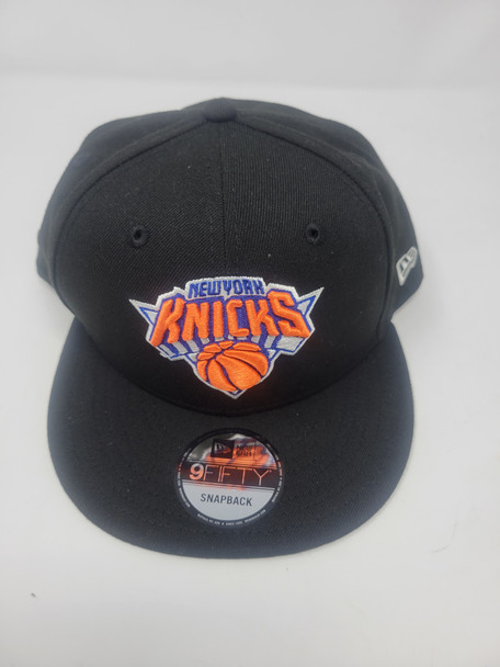 NEW ERA MEN S NEW YORK KNICKS OFFICIAL TEAM COLOR 9FIFTY SNAPBACK HAT - BLACK New