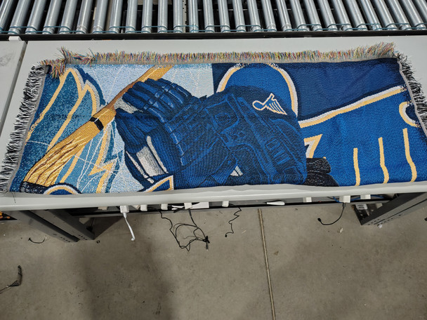 THE NORTHWEST COMPANY NHL ST. LOUIS BLUES WOVEN TAPESTRY THROW 48X60 IN New