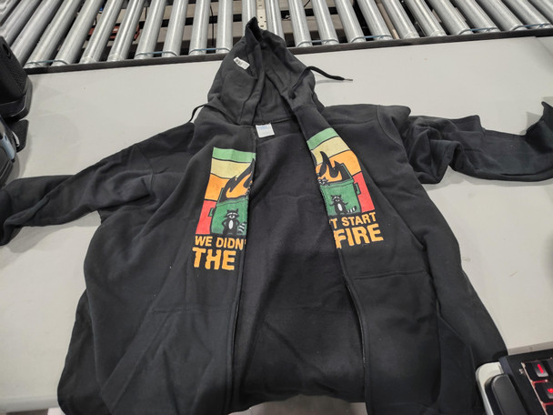 PORT & COMPANY BLACK ZIP-UP GRAPHIC UNISEX HOODIE - SIZE: MEN L WOMEN L - BLACK