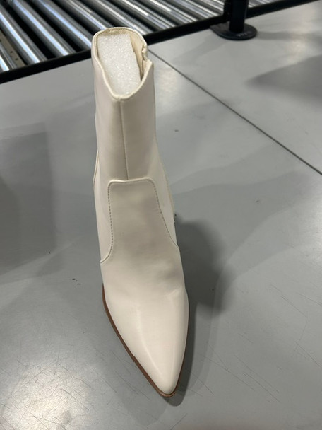 GENERIC WOMENS POINTED TOE HIGH HEELS WHITE WINTER SIZE: WOMEN 7 - WHITE