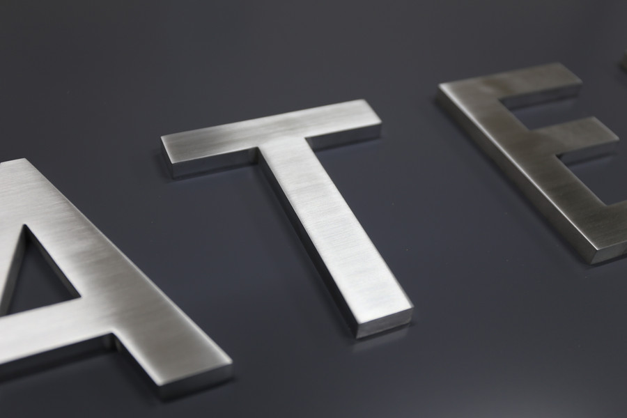 10mm Aluminum with brush polish face and sides