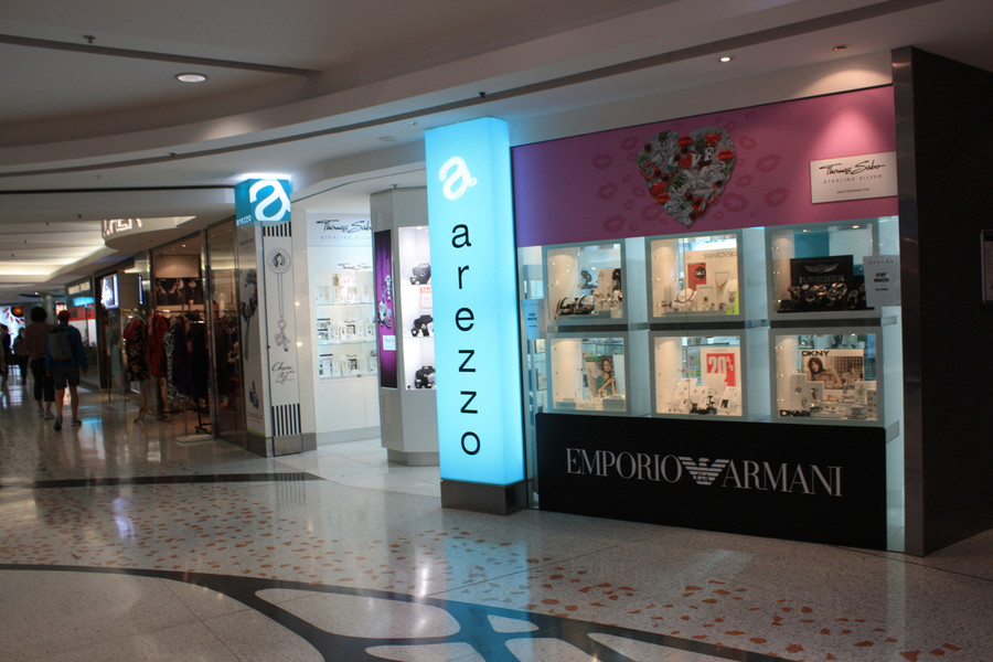 Illuminated plastic light box