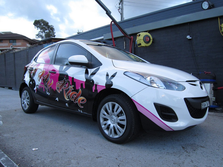 Hatchback vehicle wrap