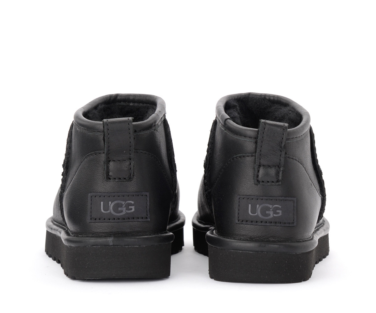 Tronchetto UGG Classic Ultra Mini in pelle nera