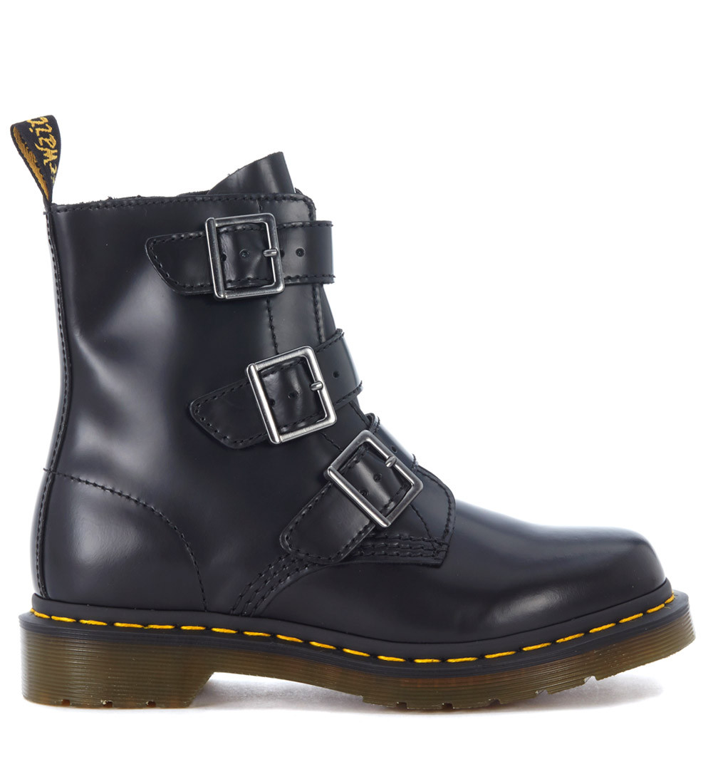 Dr. Martens Combat boot in black leather with straps and a zipper
