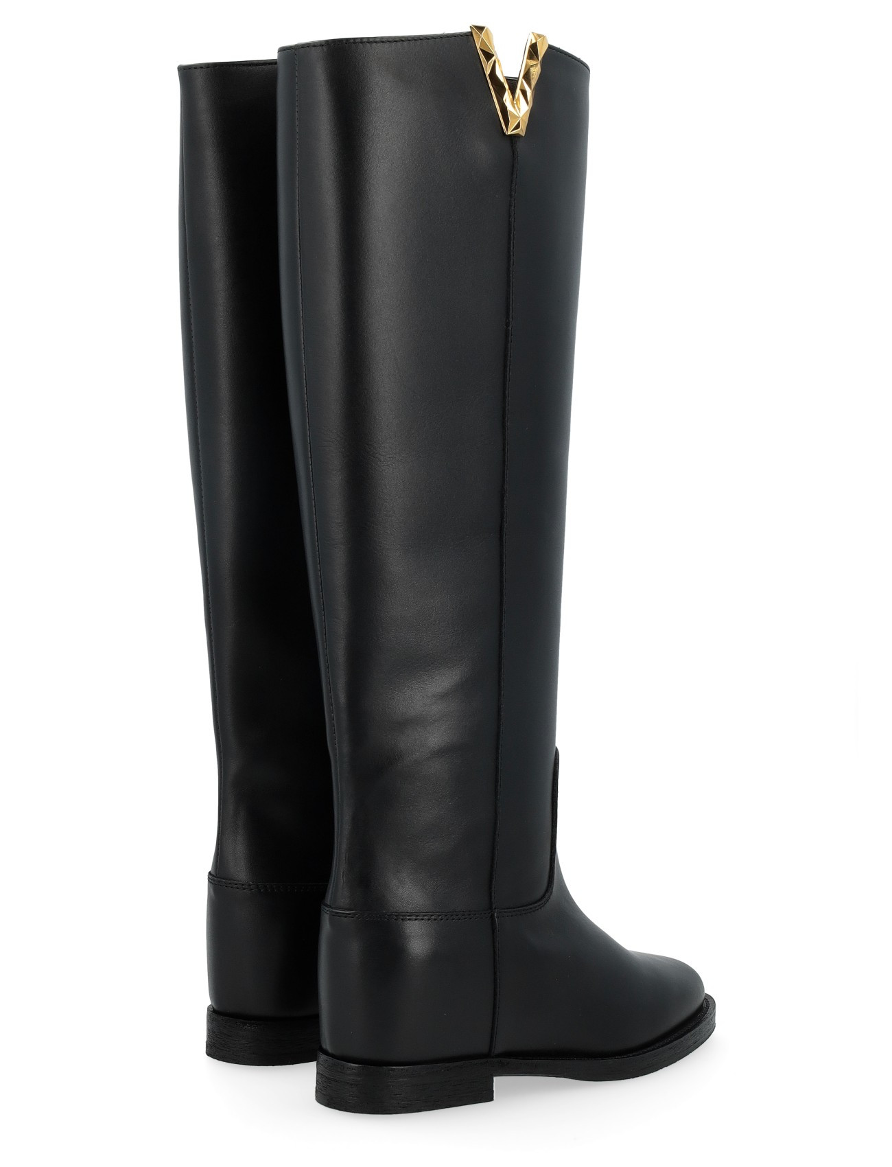Stivale Via Roma 15 in pelle nera con V dorata sfaccettata