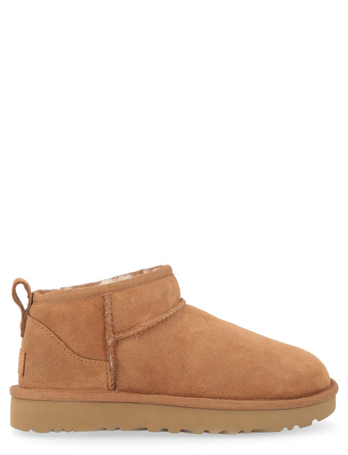 UGG Classic Ultra Mini Stiefelette aus kastanienfarbenem Wildleder